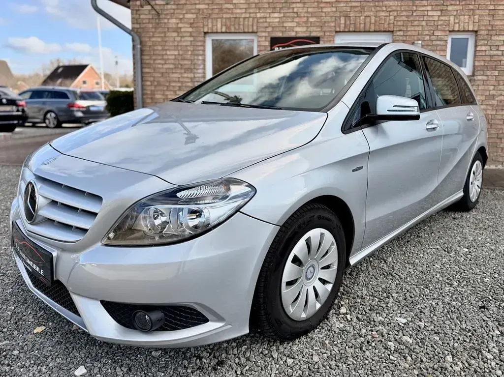 Gebraucht Mercedes B180 109 PS (80 kW) 2012 Silber Van / Kleinbus