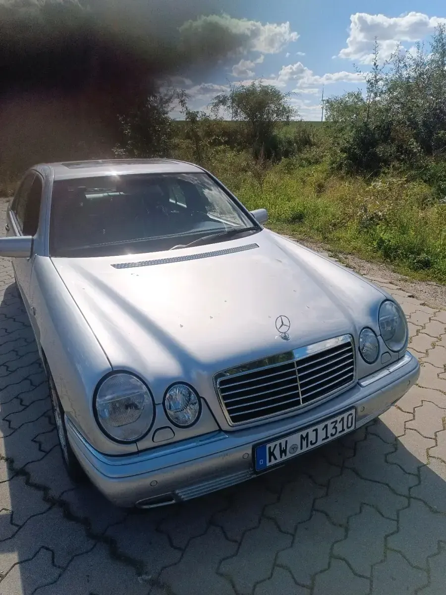 Gebraucht Mercedes E430 279 PS (205 kW) 1997 Silber Limousine