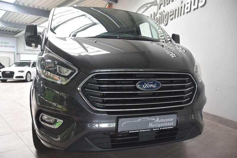 Gebraucht Ford Tourneo Titanium X 185 PS (136 kW) 2022 Silber Van / Kleinbus