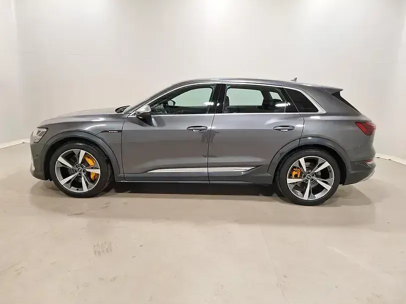 Gebraucht Audi e-tron Ambiente 369 kW (503 PS) 2022 Daytonagrau perleffekt SUV