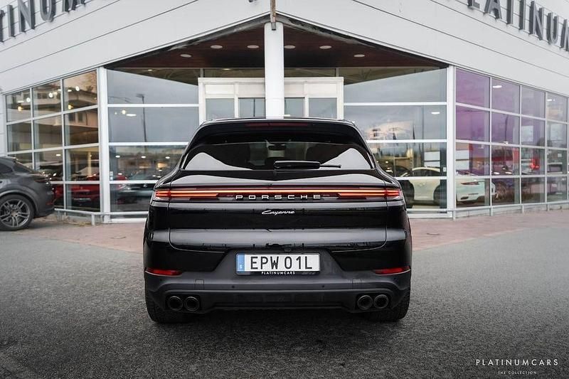 Gebraucht Porsche Cayenne 470 PS (345 kW) 2024 Schwarz SUV