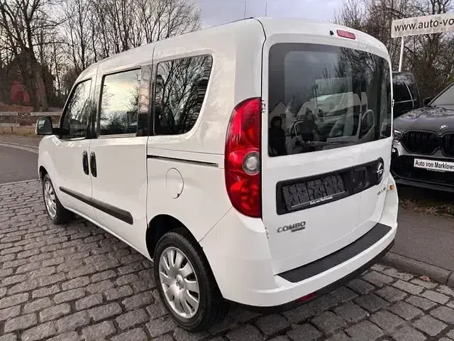 Używany Opel Combo Edition 151 KM (111 kW) 2015 Biały Minivan