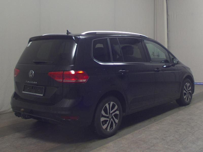 Gebraucht VW Touran Active 150 PS (110 kW) 2022 Schwarz Van / Kleinbus