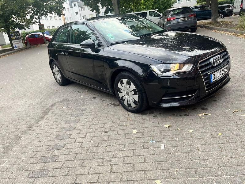 Schwarz Gebraucht 2014 Audi A3 Ambiente Limousine | 10.500 € (Superpreis) - Bild 1/4