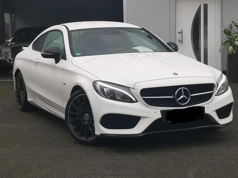 Weiß Gebraucht 2017 Mercedes C250 AMG line Coupé | 26.890 € (Fairer Preis) - Bild 1/4