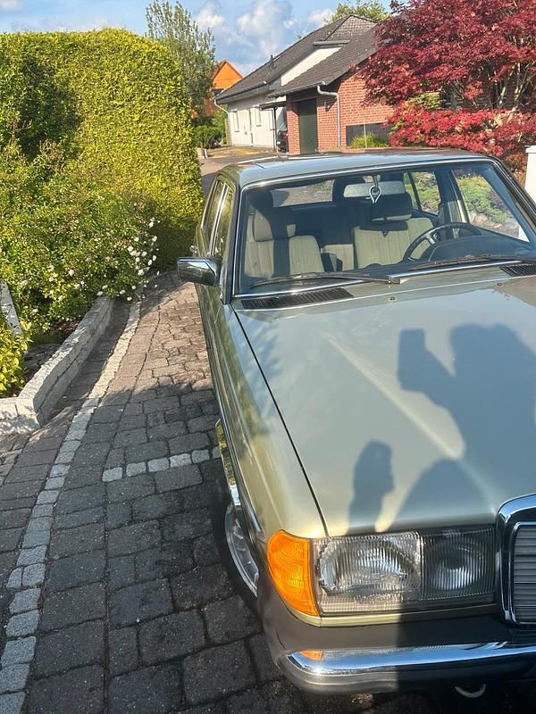 Gebraucht Mercedes E230 136 PS (100 kW) 1984 Grün Limousine