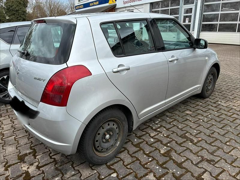 Gebraucht Suzuki Swift 92 PS (67 kW) 2005 Silber Kleinwagen