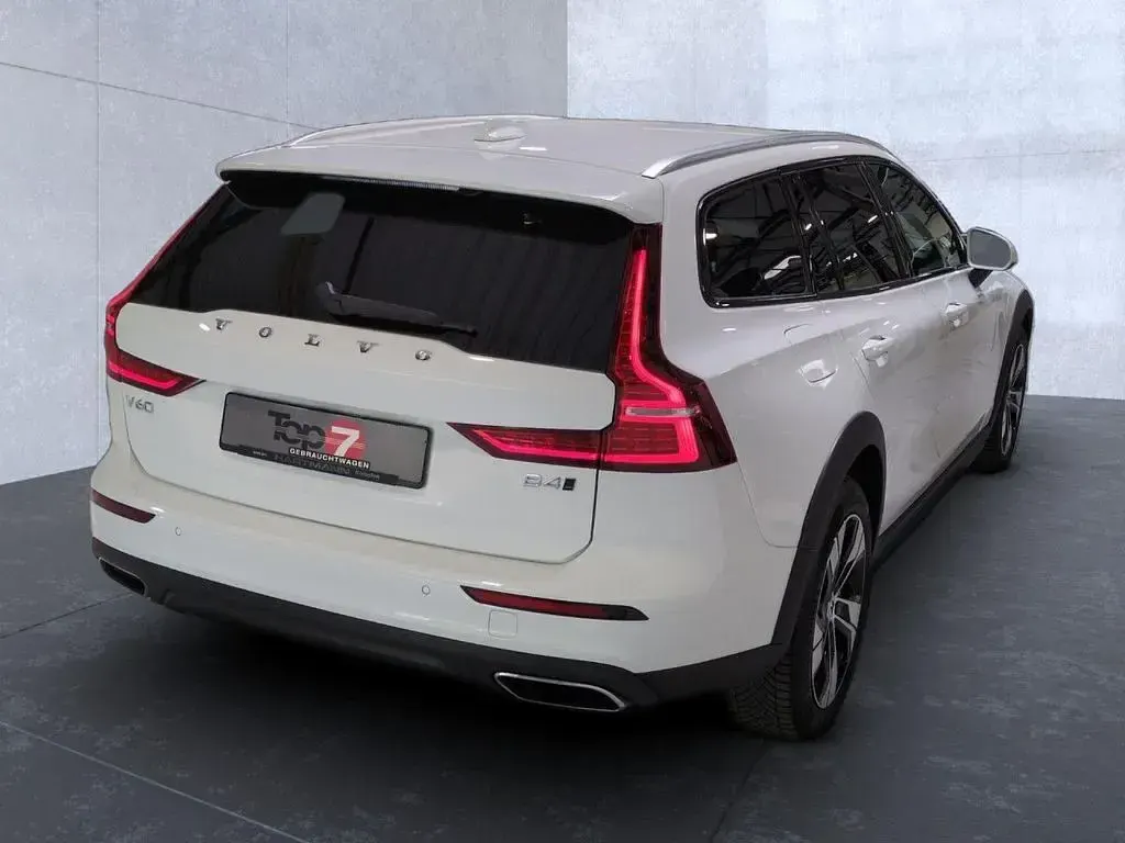 Gebraucht Volvo V60 CC Pro 197 PS (144 kW) 2021 Weiss Kombi