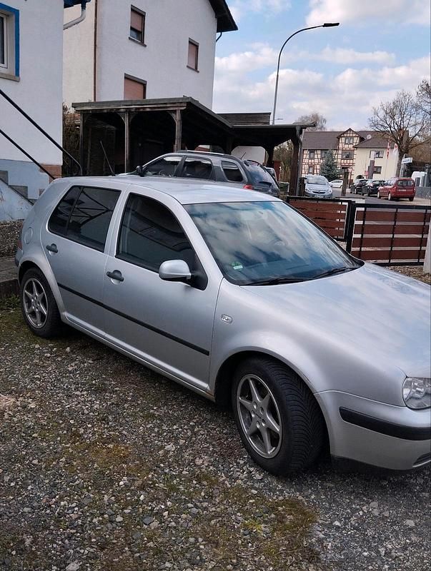 Gebraucht VW Golf IV 2001 Silber Limousine