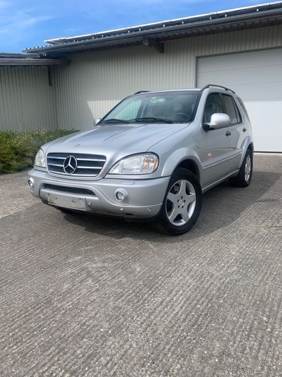 Silber Gebraucht 2000 Mercedes ML55 AMG AMG SUV | 9.800 € (Guter Preis) - Bild 1/4