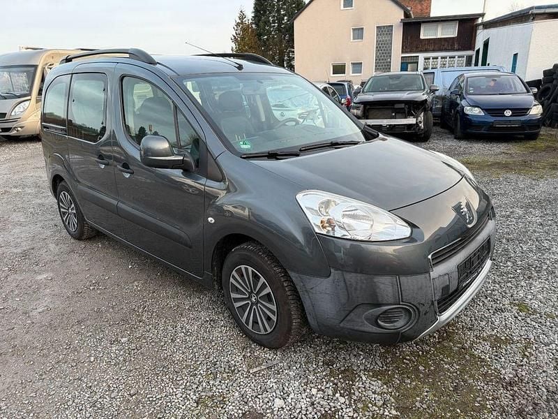 Grau Gebraucht 2014 Peugeot Partner Tepee Active Van / Kleinbus | 7.500 € (Guter Preis) - Bild 1/4