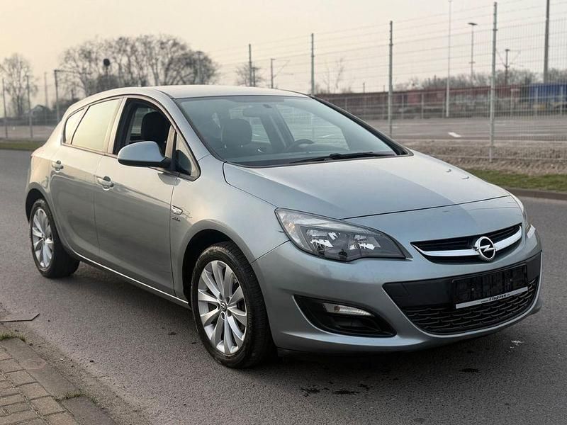 Gebraucht Opel Astra Active 140 PS (102 kW) 2013 Silber Limousine