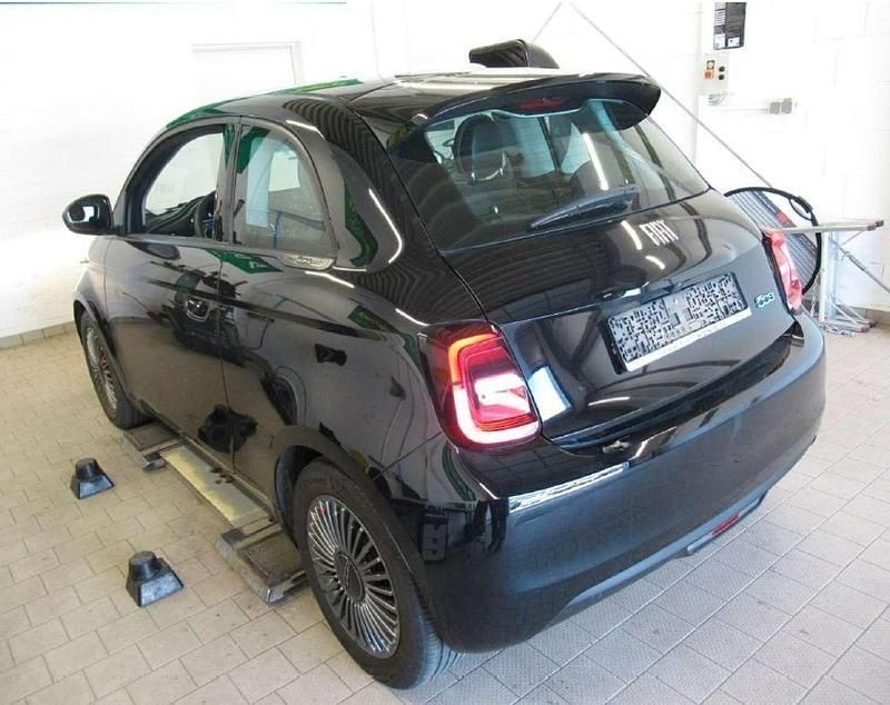Gebraucht Fiat 500e Icon 86 kW (118 PS) 2022 Schwarz Kleinwagen