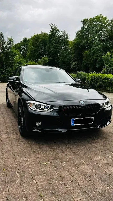 Gebraucht BMW 320 Sport Line 184 PS (135 kW) 2012 Schwarz Limousine