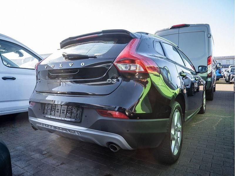 Gebraucht Volvo V40 CC You! 150 PS (110 kW) 2015 Schwarz / black solid stone Kombi