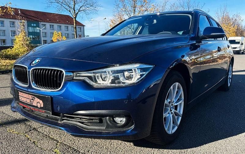 Gebraucht BMW 320 Advantage 184 PS (135 kW) 2018 Blau Limousine