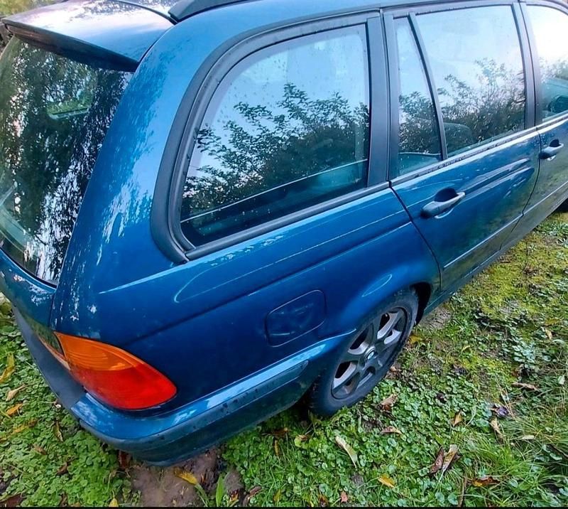 Gebraucht BMW 318 140 PS (102 kW) 2005 Blau Kombi