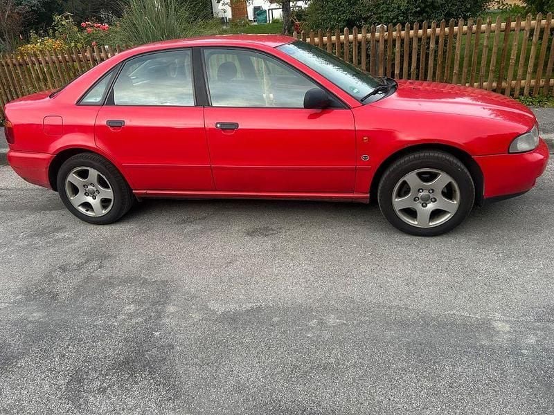 Rot Gebraucht 1995 Audi A4 Performance Limousine | 1.500 € - Bild 1/3