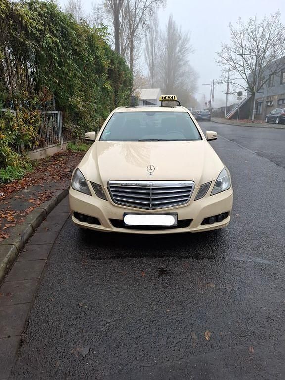 Gebraucht 2011 Mercedes E200 Elegance Limousine | 3.900 € - Bild 1/4