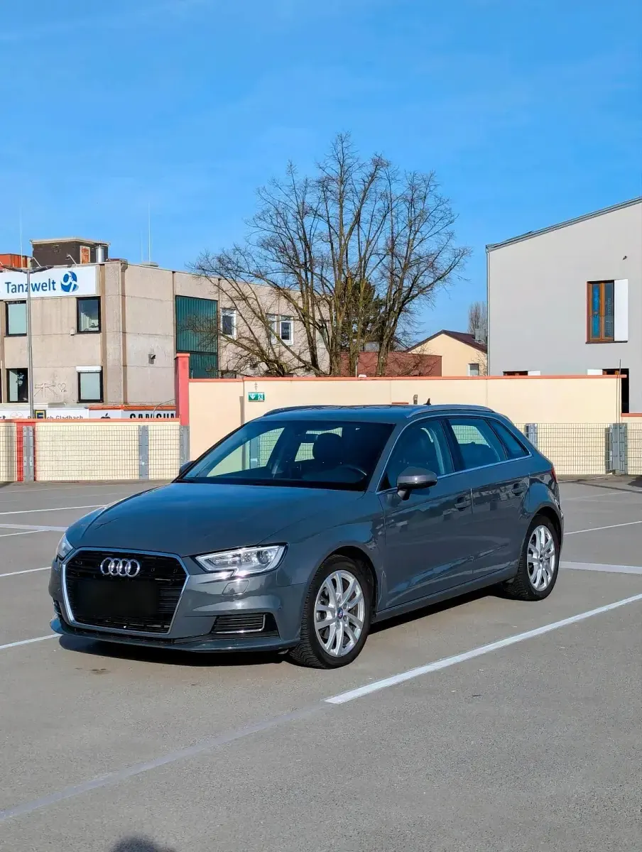 Gebraucht Audi A3 116 PS (85 kW) 2019 Grau Limousine