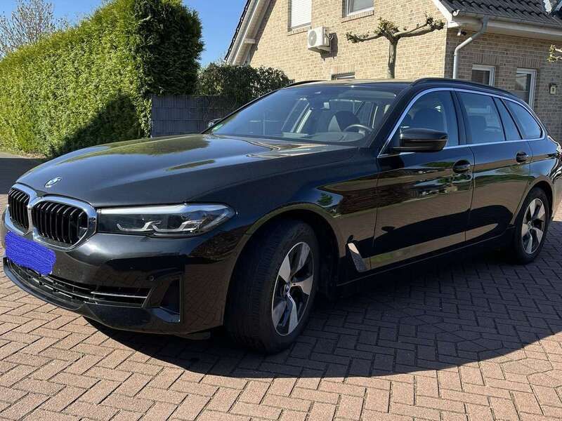 Schwarz Gebraucht 2020 BMW 520 Kombi | 32.599 € (Fairer Preis) - Bild 1/4