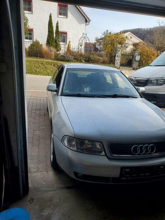 Usata Audi A4 125 CV (91 kW) 2000 Argento Berlina