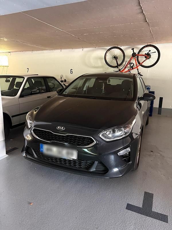 Schwarz Gebraucht 2021 Kia Ceed Vision Limousine | 16.500 € (Superpreis) - Bild 1/4