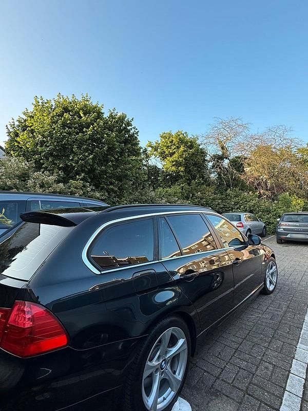 Second-hand BMW 325 204 CP (150 kW) 2010 Negru Break