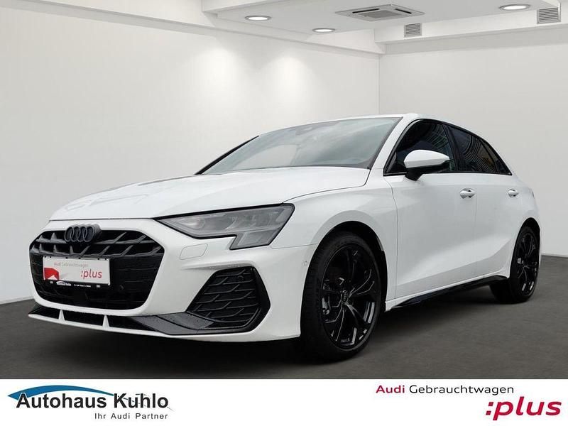 Weiß Gebraucht 2025 Audi A3 Sportback S-Line Kleinwagen | 39.890 € (Fairer Preis) - Bild 1/4