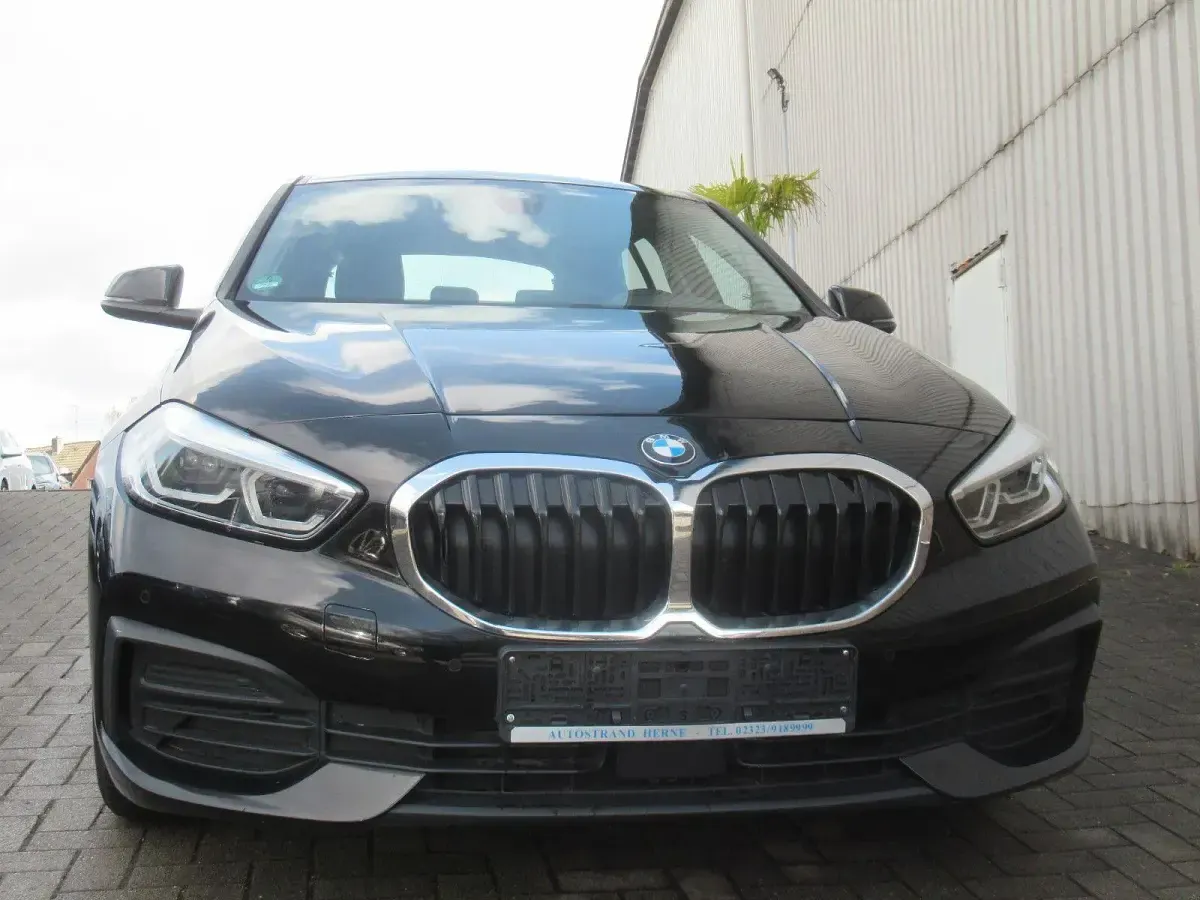 Usado BMW 118 Advantage 136 CV (100 kW) 2022 Negro Utilitario
