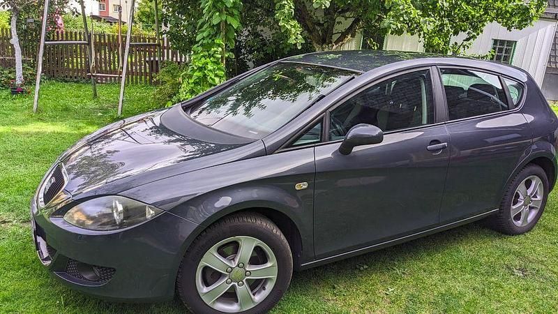 Grau Gebraucht 2008 Seat Leon Limousine | 3.549 € (Guter Preis) - Bild 1/4