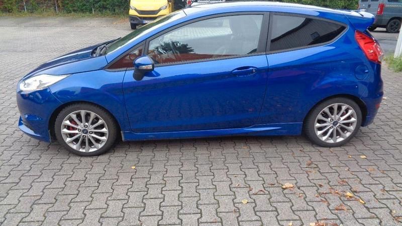 Blau Gebraucht 2015 Ford Fiesta ST Kleinwagen | 13.000 € (Teuer) - Bild 1/4