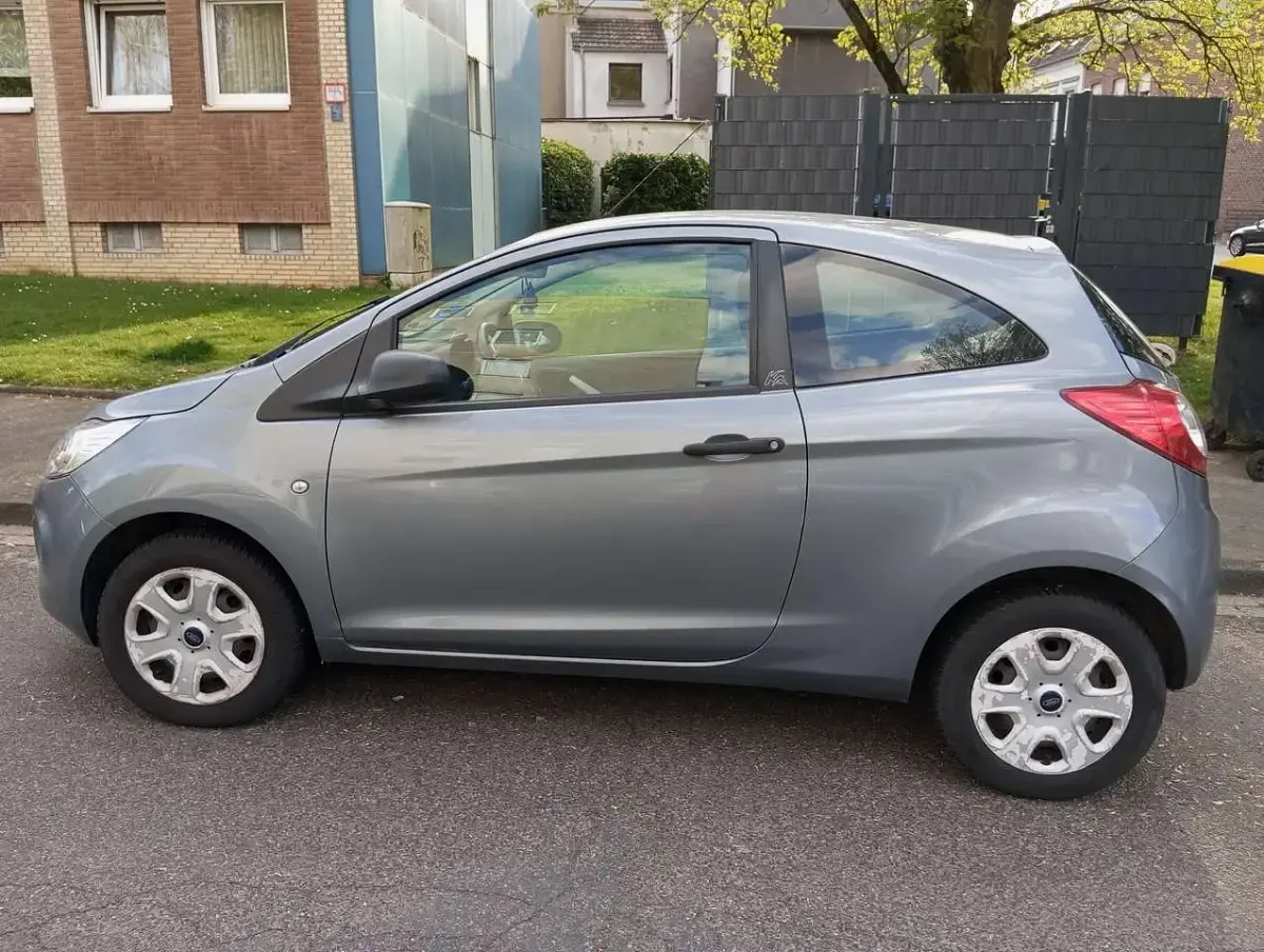 Gebraucht Ford Ka 69 PS (50 kW) 2015 Grau Kleinwagen