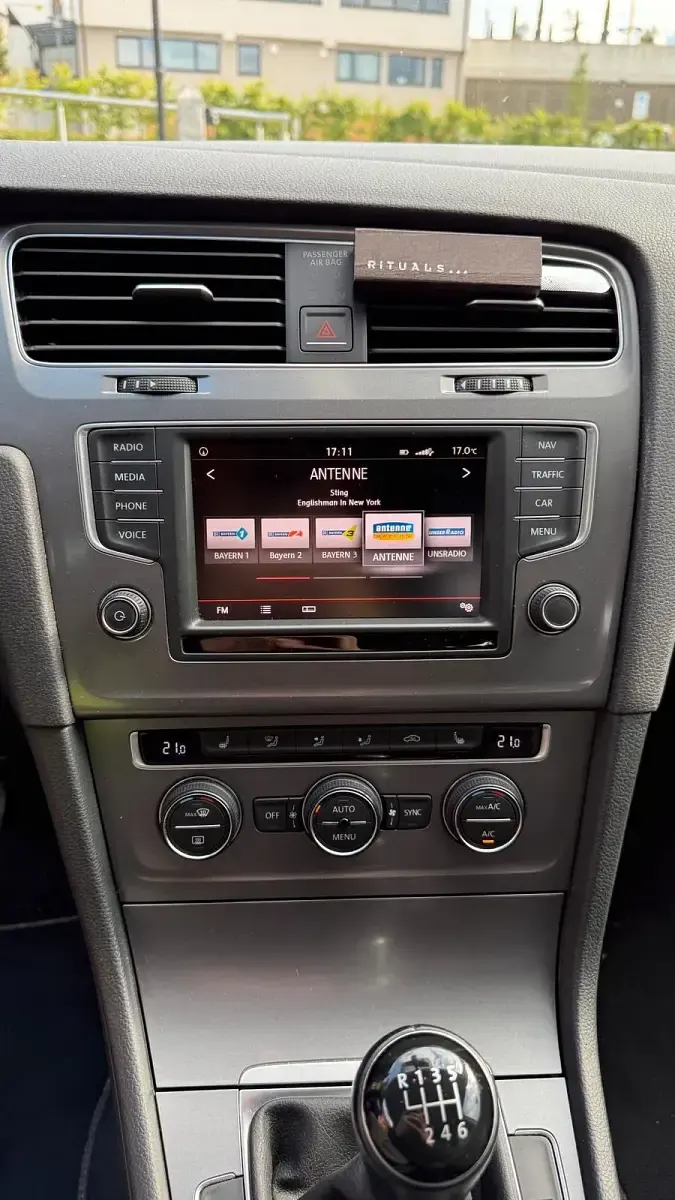 Gebraucht VW Golf VII LOUNGE 110 PS (80 kW) 2016 Schwarz Kleinwagen