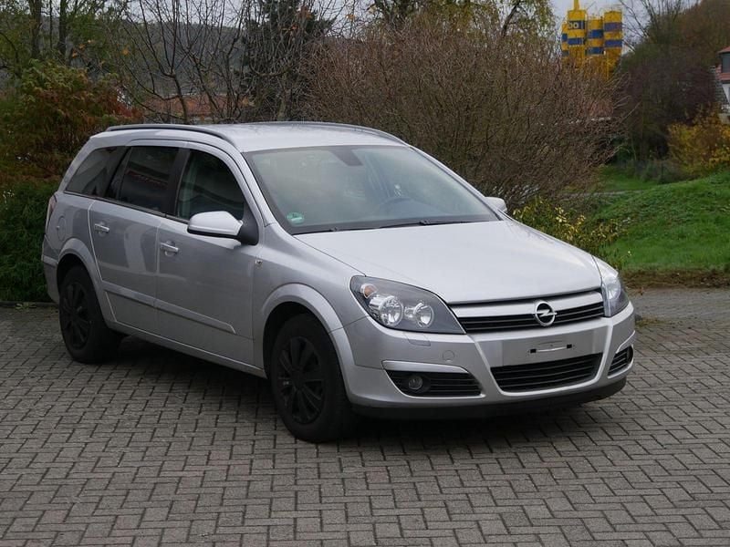 Gebraucht Opel Astra Edition 125 PS (91 kW) 2005 Silber Kombi
