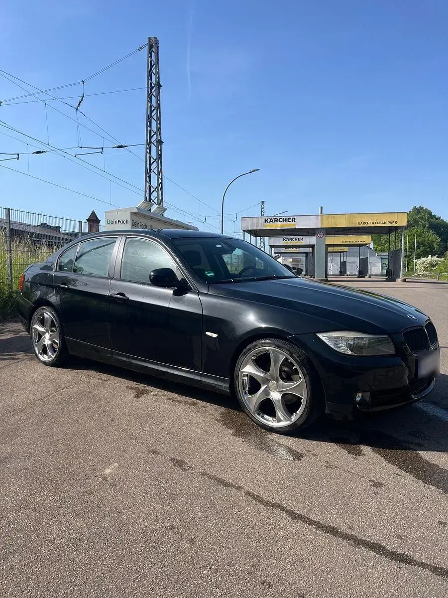 Gebraucht BMW 320 170 PS (125 kW) 2009 Schwarz Limousine
