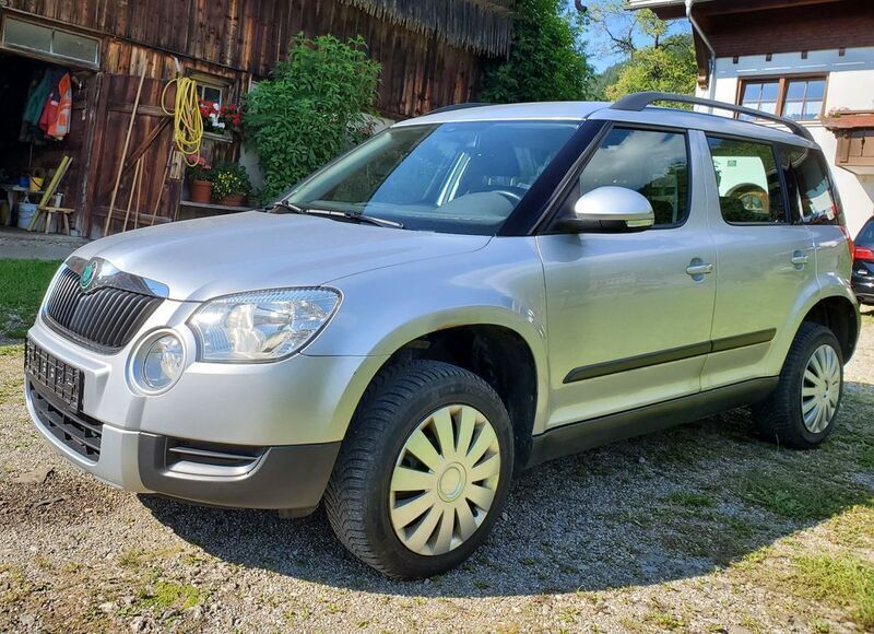 Silber Gebraucht 2011 Skoda Yeti Ambition SUV | 4.500 € (Superpreis) - Bild 1/4