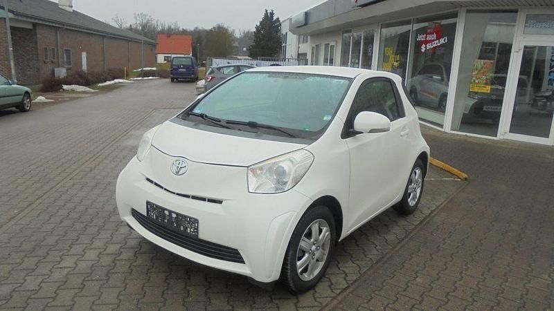 Gebraucht Toyota iQ Basis 68 PS (50 kW) 2014 Weiß Kleinwagen