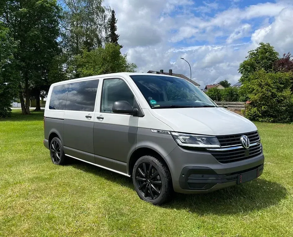 Gebraucht VW Multivan Trendline 150 PS (110 kW) 2021 Weiß Van / Kleinbus