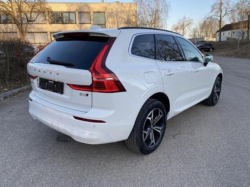 Gebraucht Volvo XC60 Momentum 235 PS (172 kW) 2021 Ice white, solid / solid SUV