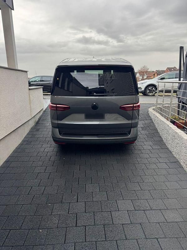 Gebraucht VW Multivan Edition 150 PS (110 kW) 2024 Grau Van