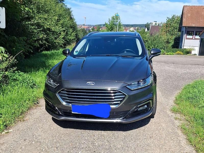 Grau Gebraucht 2019 Ford Mondeo Titanium Kombi | 17.900 € - Bild 1/4