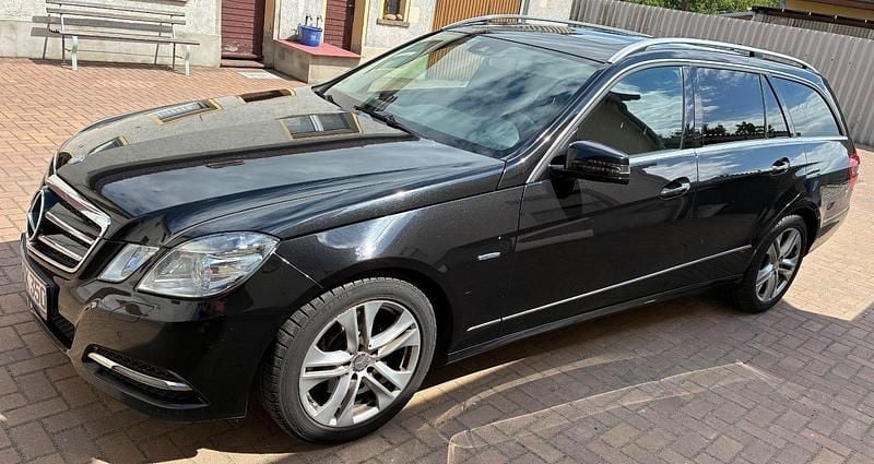 Schwarz Gebraucht 2011 Mercedes E350 Elegance Kombi | 8.999 € (Fairer Preis) - Bild 1/4