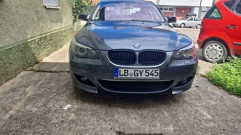 Grau Gebraucht 2004 BMW 545 Limousine | 7.000 € (Guter Preis) - Bild 1/4