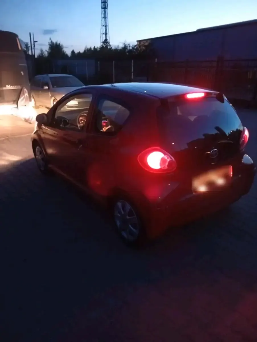Gebraucht Toyota Aygo 68 PS (50 kW) 2010 Rot Kleinwagen