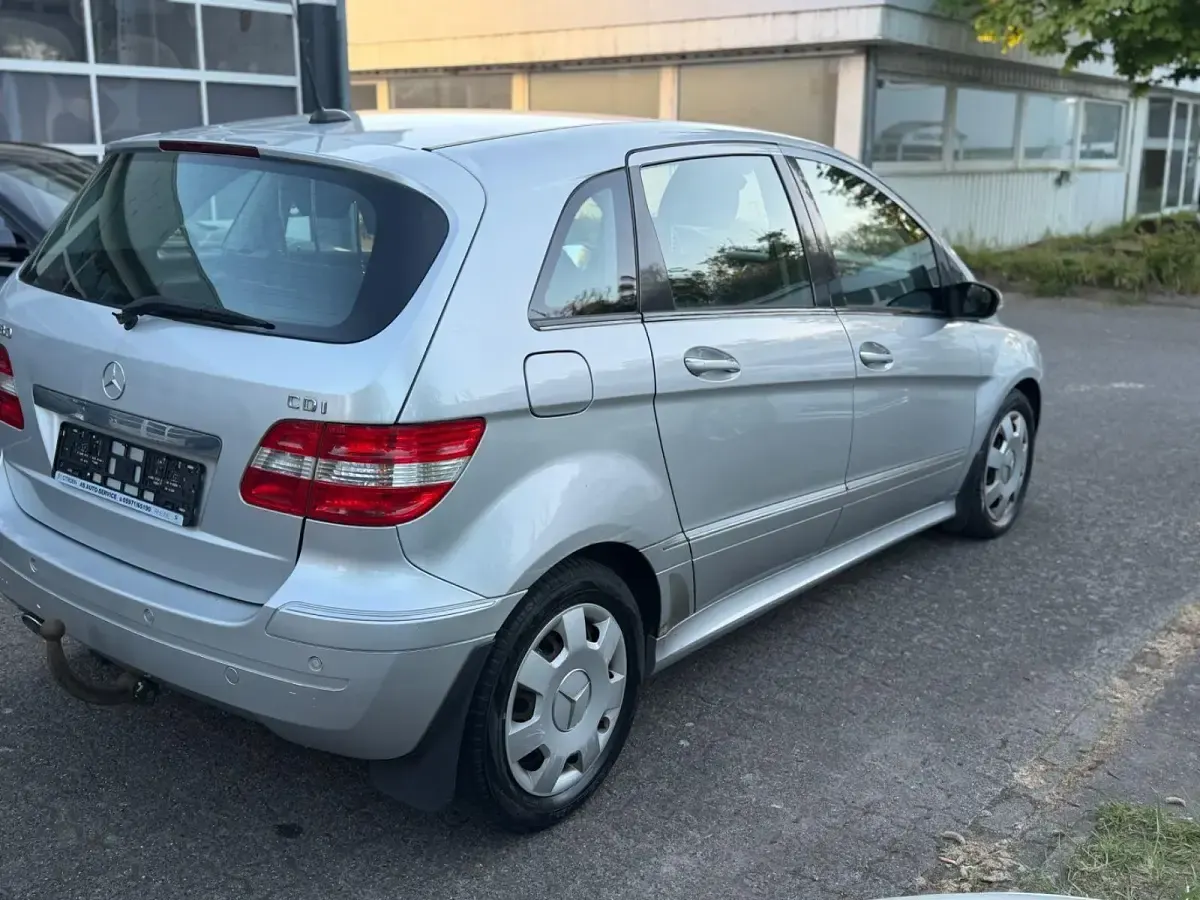 Gebraucht Mercedes B180 109 PS (80 kW) 2005 Silber Van / Kleinbus