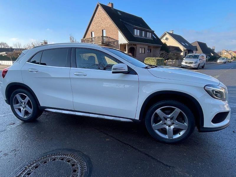 Gebraucht Mercedes GLA250 211 PS (155 kW) 2016 Weiß SUV