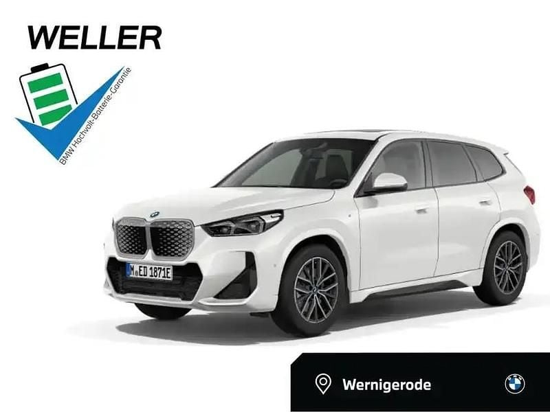 Mineralweiß (weiß) Gebraucht 2024 BMW iX1 M Sport SUV | 39.650 € (Guter Preis) - Bild 1/3