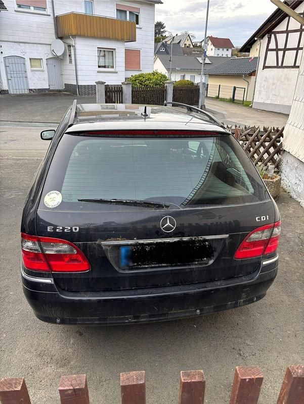 Gebraucht Mercedes E220 Elegance 170 PS (125 kW) 2007 Schwarz Kombi
