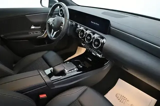 Gebraucht Mercedes CLA250e Shooting Brake 218 PS (160 kW) 2022 Mountaingrau  met. (metallic) Kombi